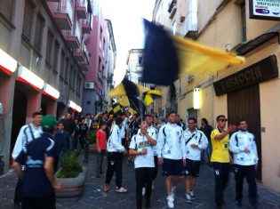 Sfilata dei giocatori a Sessa Aurunca (foto Antimo Cusano)