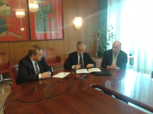 Il momento della firma