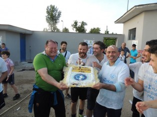 La torta celebrativa per la promozione