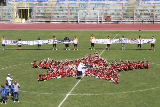 La stella, composta dai bambini dell'Intercasertana (foto Gianfranco Carozza)