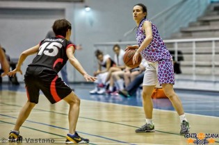 Claudia Anastasio in azione (Foto Vastano centrodianabasket.it)