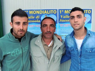 Il presidente Savinelli con gli organizzatori del Torneo