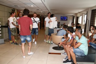 I falchetti nella hall dell'Holiday Inn