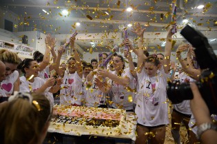 La Volalto durante i festeggiamenti per l'A2 (Foto Giuseppe Melone)