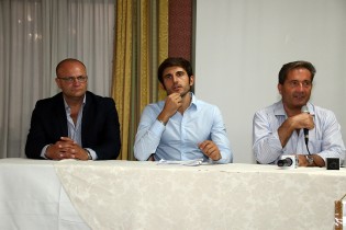 Il direttore generale Salvatore D'Anna con il presidente e l'allenatore