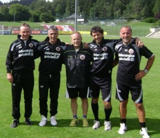 Nino Gagliardi al centro, con lo staff del Cittadella 2011-2012