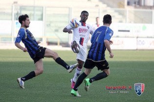 Puccinelli in azione contro il Taranto