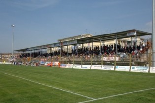 Una veduta della tribuna del 'Bisceglia'