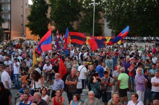 I tifosi rossoblù durante la presentazione dello scorso anno