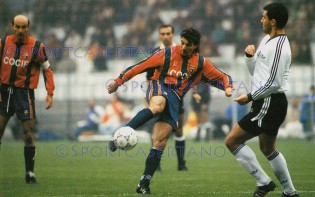 Campilongo in azione contro il Cesena il 3 novembre 1991
