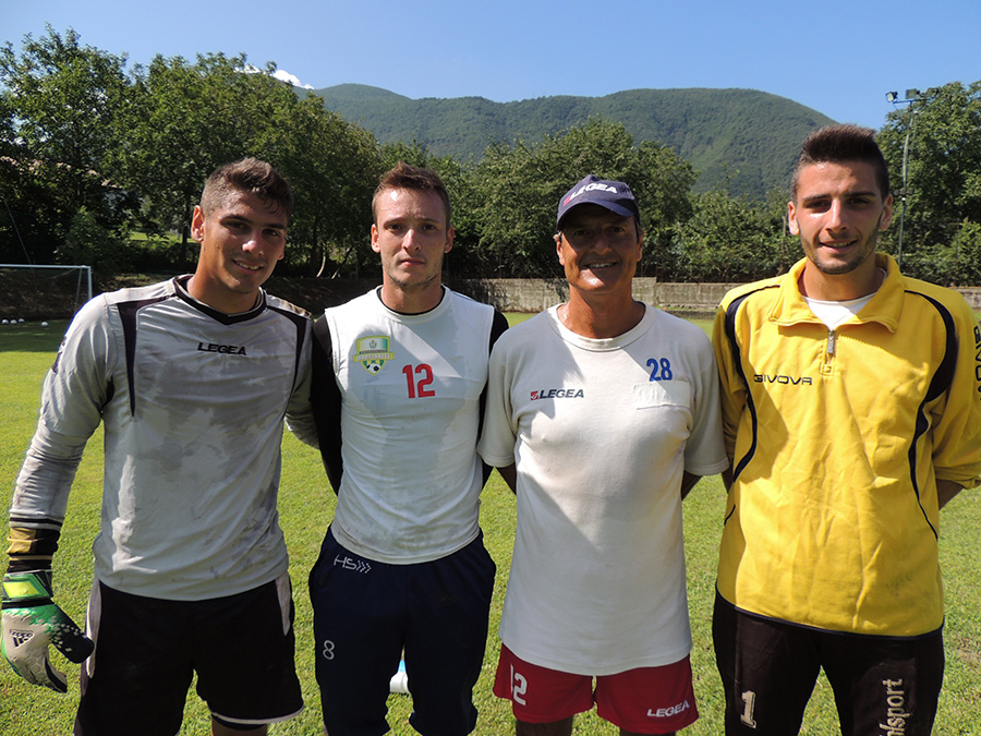 Mister Caropreso con i portieri del Marcianise