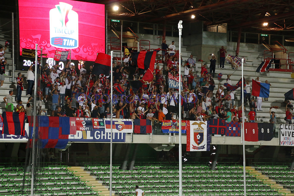 VIDEO – I tifosi della Casertana dominano la scena anche a Cesena