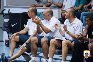 Lo staff tecnico applaude i bianconeri (Foto Buco Juvecaserta.it)