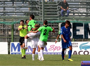 L'esultanza di Idda dopo il gol (Foto Giuseppe Scialla)