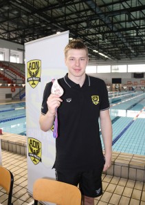 Govorov mostra la medaglia conquistata a Berlino (Foto Giuseppe Scialla)