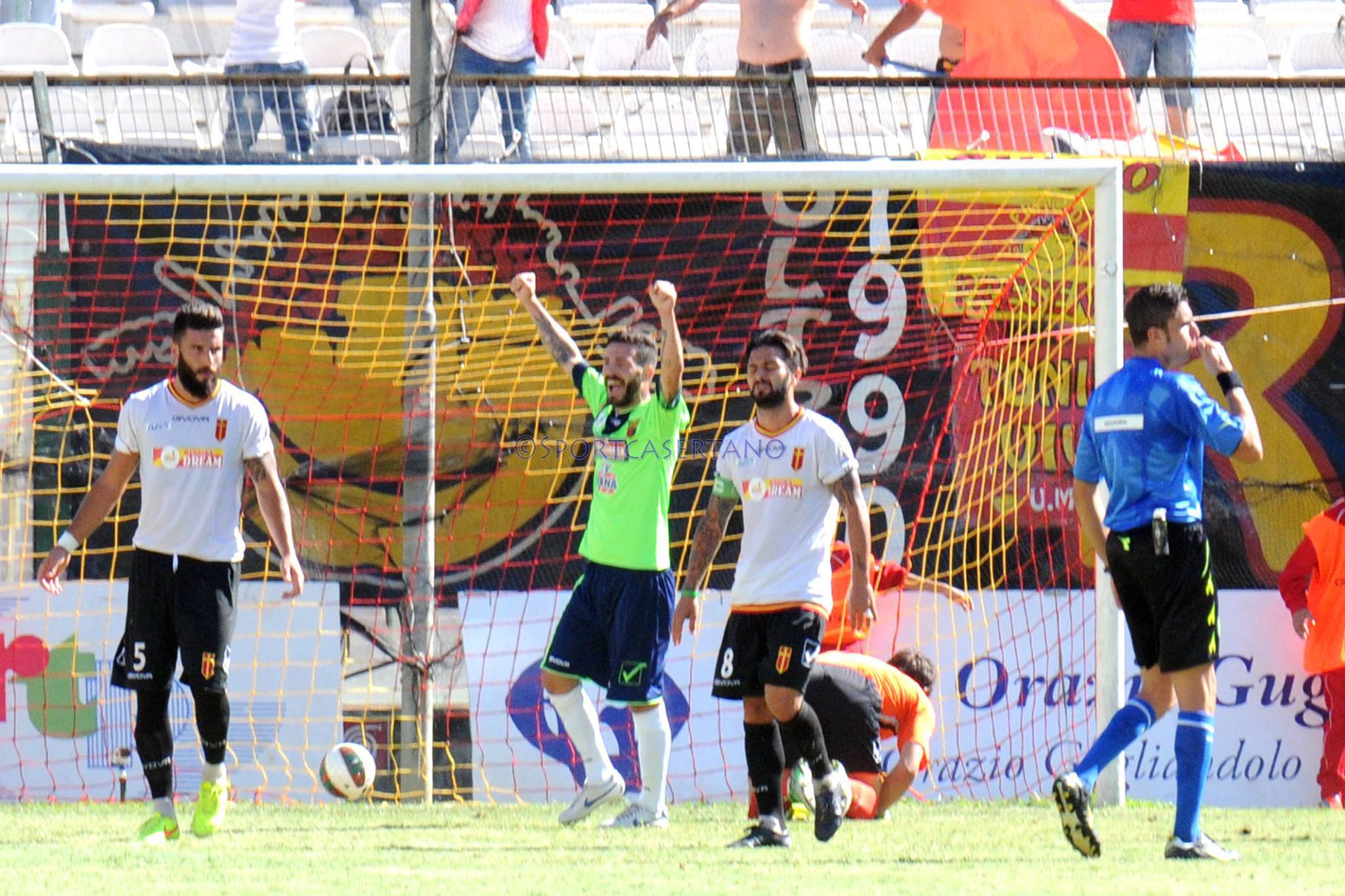Per la Casertana cinquina vincente a Messina, la fotogallery