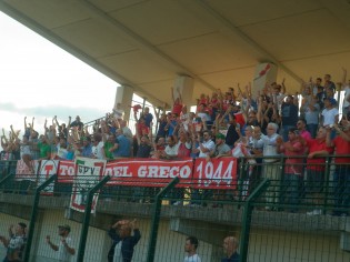 I tifosi della Turris esultano a fine partita