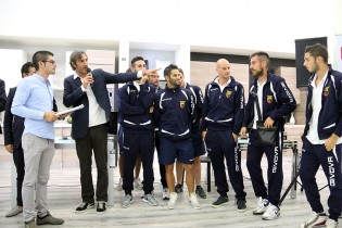 Mister Gregucci al Centro Convenienza con la squadra (Foto Giuseppe Scialla)