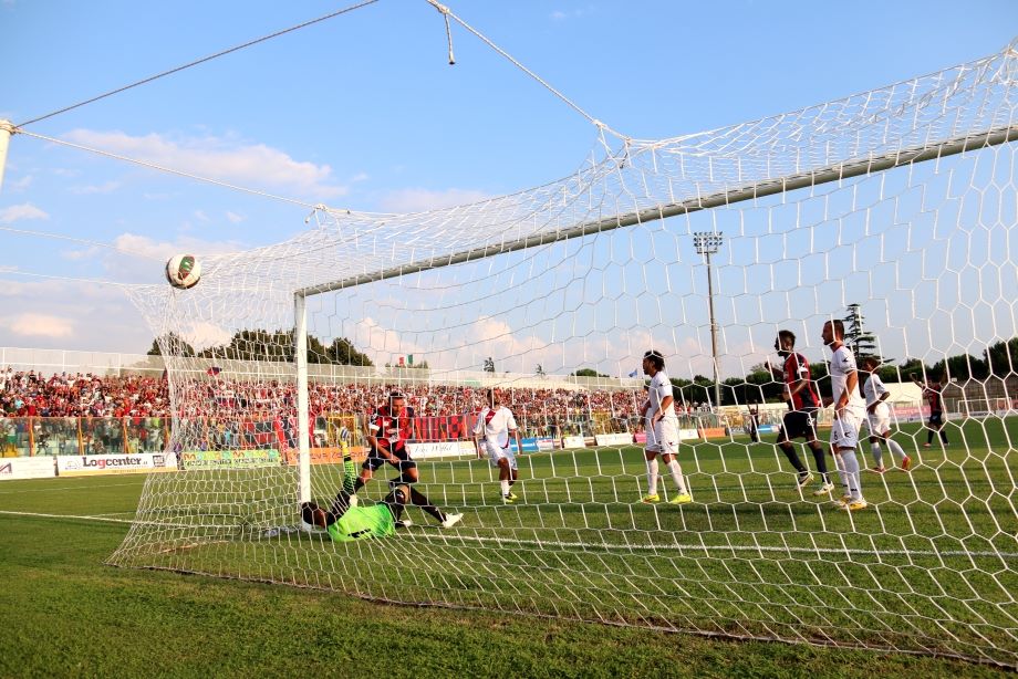 Carbonaro ammutolisce la Casertana al 93′: l’Aversa strappa il pari