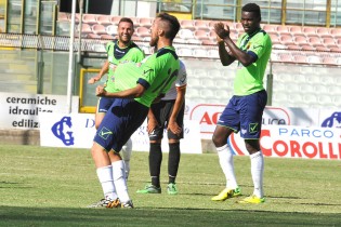 Mancosu esulta dopo il gol segnato al Messina