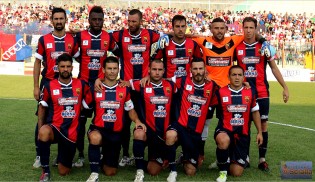 Foto di squadra per la Casertana (Foto Giuseppe Scialla)