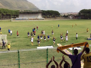 L'esultanza finale dei gialloblù (foto Cusano)