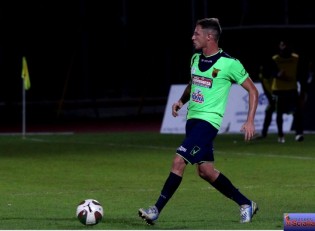 Bianco osserva il posizionamento dei compagni di squadra (foto Giuseppe Scialla)