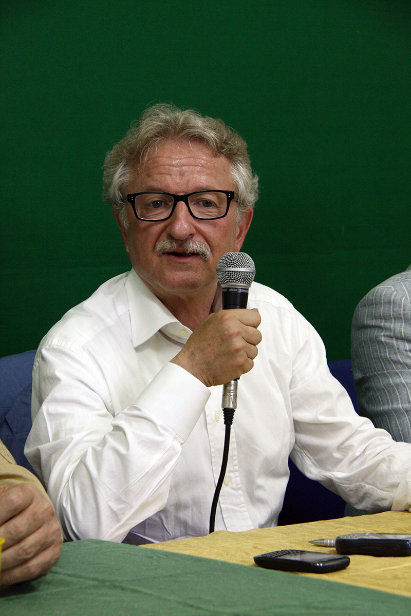 Figli e figliastri a Marcianise: arrivano i fondi per il palazzetto dello sport, addio al nuovo stadio di calcio