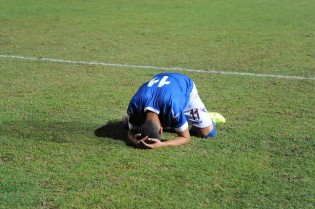 Aversa ultima in classifica, la disperazione di Cicerelli (Foto Vincenzo Di Monda)