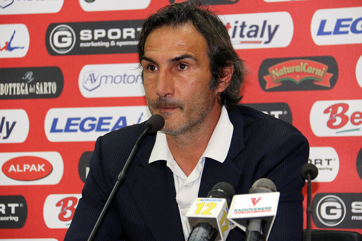 Gregucci e la sfida al Barletta: “Massimo rispetto per un’ottima squadra, domenica vincere ad ogni costo”