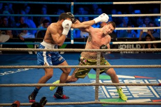 Clemente Russo sul ring (Foto Vincenzo Di Monda)