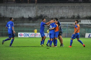 La Paganese festeggia il 2-2 col Melfi (Foto Vincenzo Di Monda)