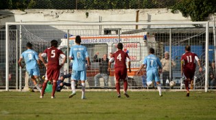 Il rigore di Iadaresta (Foto Arnaldo Iodice)
