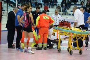 L'infortunio alla Gabbiadini (Foto Giuseppe Melone)