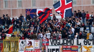 I tifosi della Casertana contro l'Ascoli