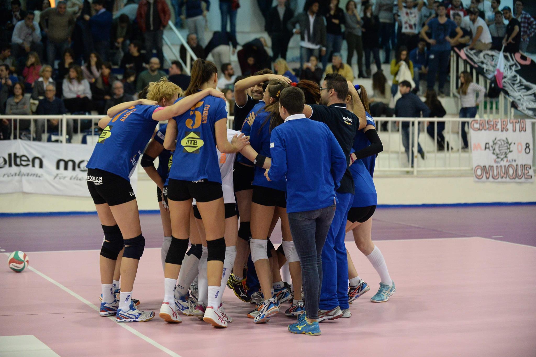 L'esultanza di Bolzano a fine gara (Foto Giuseppe Melone)