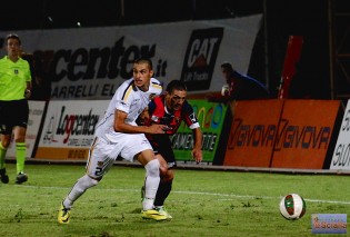 Cancellotti della Juve Stabia in gol a Ischia (Foto Giuseppe Scialla)