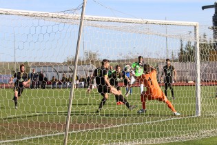 La gran parata di Perina su Mancino (Foto Giuseppe Scialla)