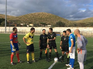 Il lancio della monetina (foto Antimo Cusano)