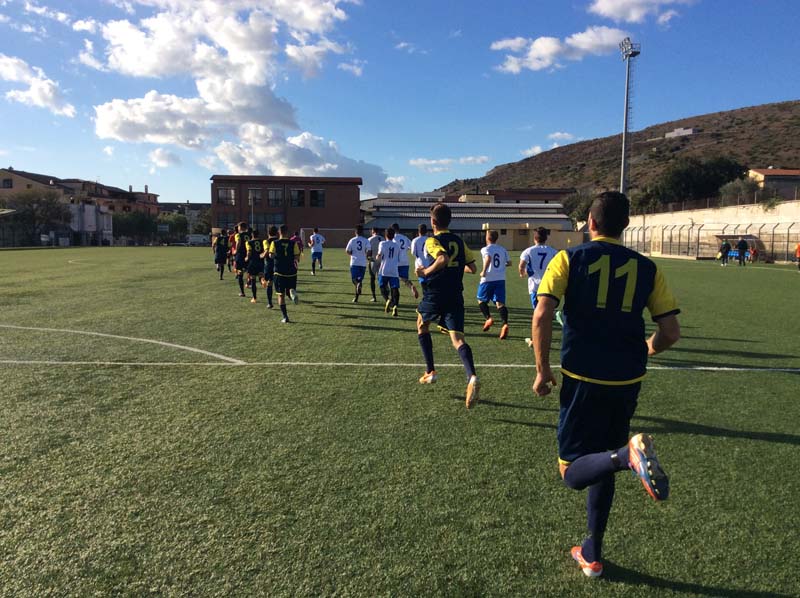 Ingresso in campo delle squadre (foto Antimo Cusano)