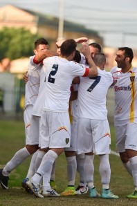 L'esultanza del Lecce (Foto Vincenzo Di Monda)