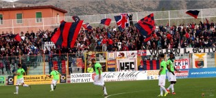 La tifoseria della Casertana (foto Giuseppe Scialla)