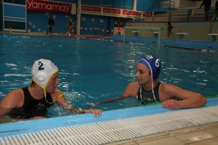 Bozse e Aghi Valkai da avversarie nella piscina di Santa Maria (foto Sportcasertano.it)