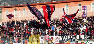 I tifosi della Casertana contro il Lamezia