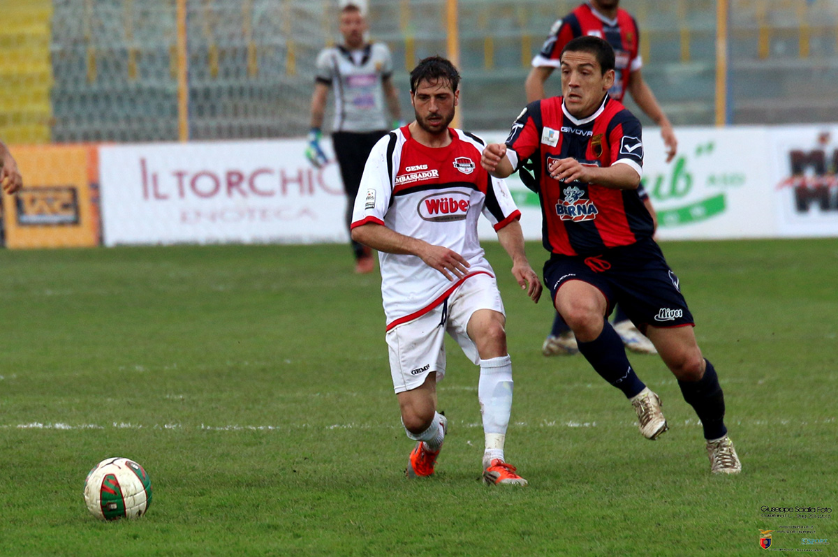 Cruciani in azione contro il Foggia (Foto Giuseppe Scialla)