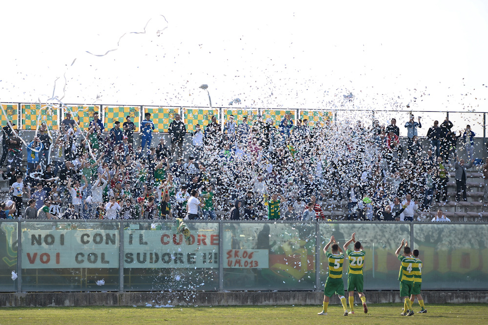 Marcianise, i tifosi scrivono al presidente: “Non ci abbandoni, avanti insieme a lei a testa alta”