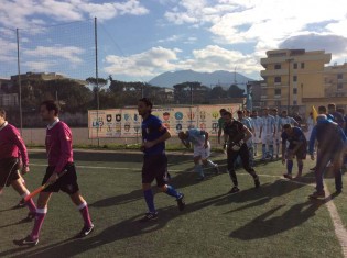 Ingresso in campo delle squadre (foto Antimo Cusano)