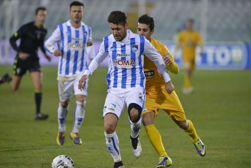 Raffaele Pucino con la casacca del Pescara