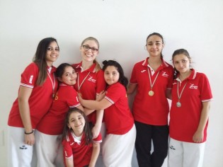 Una parte della componente femminile del Team Renga