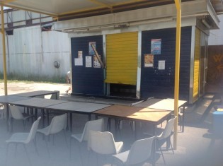 I danni al bar del 'Francesco Casino' (foto: Antonio Tatavitto)